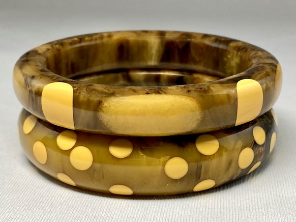 SZ89 Shultz Mississippi mud dot bakelite bangles